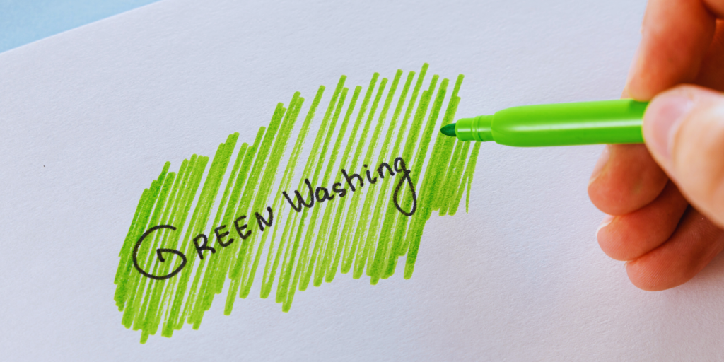 Napis "green washing" na kartce 